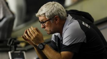 Treinador não resistiu às críticas da torcida e derrota para o Corinthians, na Vila Belmiro