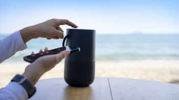 Nas redes sociais, vem aumentando as críticas por parte de usuários sobre o incomodo causado pelo uso das caixas de som em praias