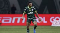 Com dois gols de Rony, Palmeiras vence Coritiba e cola no líder Botafogo