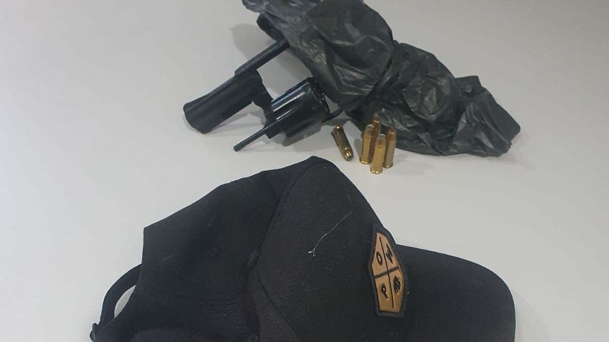Arma, munições, boné e chave do carro foram apreendidos junto com suspeito de assassinar agente de trânsito, no Maranhão.