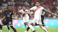 Paolo Guerrero se destaca em retorno à seleção peruana