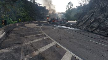 De acordo com a Polícia Rodoviária Federal (PRF) do Rio de Janeiro, o acidente aconteceu por volta das 6h30