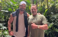 Thor x Terminator: Chris Hemsworth encontra Schwarzenegger em academia em SP