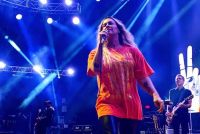 Alanis Morissette volta ao Brasil para show único em SP; veja preços e como comprar