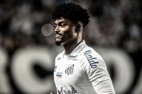 Santos rescinde contrato de Eduardo Bauermann