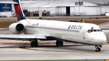Conselho Nacional de Segurança nos Transportes investiga o acidente; Delta Air Lines lamentou a morte do homem