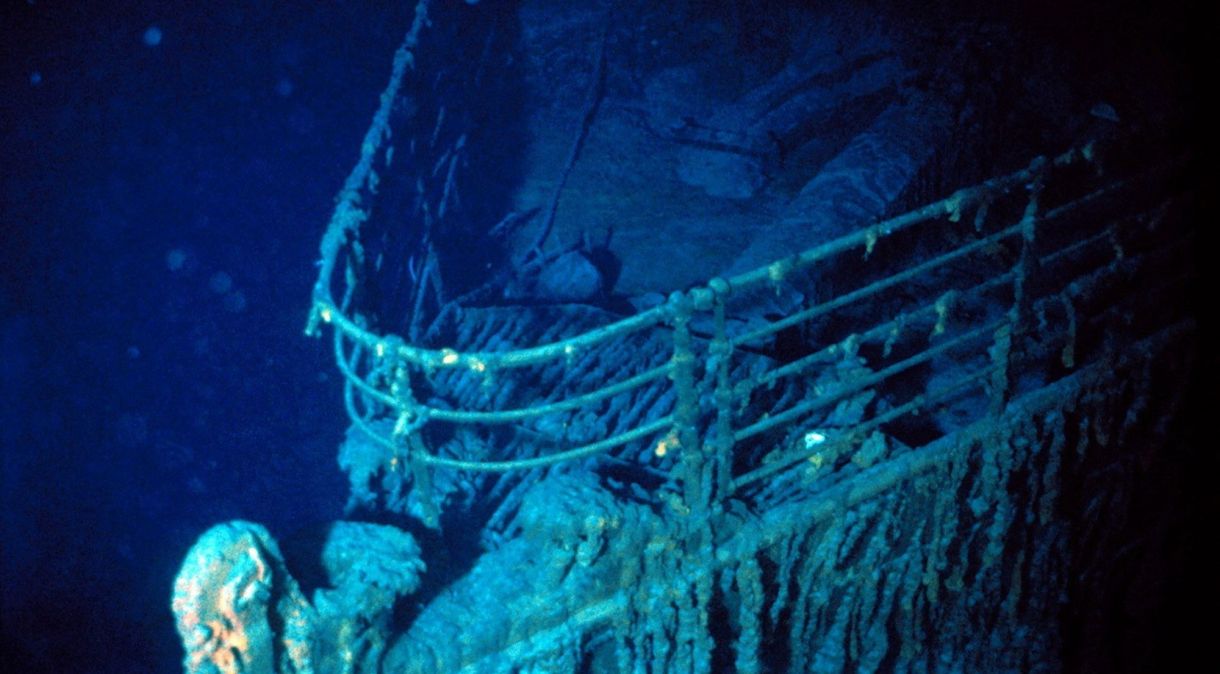 Submarino que levava turistas aos destroços do Titanic desaparece no Atlântico
