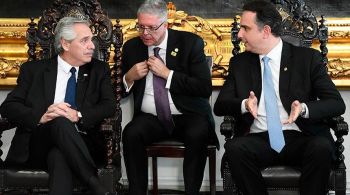 Em reunião com o presidente argentino, presidente do Senado mencionou indicadores da economia do Brasil que têm melhorado