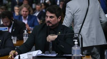 Pedido faz referência ao material encontrado no pen drive e no celular do senador Marcos do Val (Podemos-ES), que foi apreendido em junho pela Polícia Federal (PF)