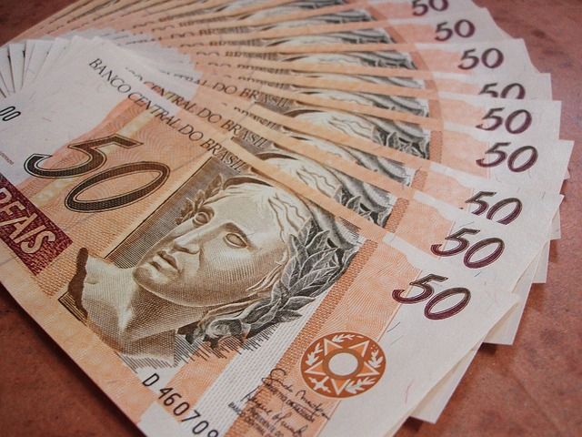 Valor mínimo do Bolsa Família corresponde a R$ 600