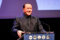 Marco Antonio Villa: Berlusconi se envolveu em escândalos de todos os tipos