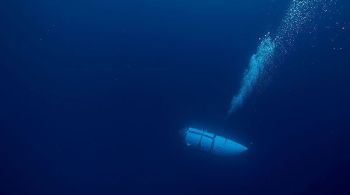 Submersível é mantido debaixo d'água por lastro, pesos pesados que ajudam na estabilidade de uma embarcação