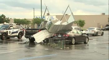 Pelo menos oito tornados foram detectados pelas autoridades no norte do estado de Illinois, e a população foi orientada a não sair de casa; não há registro de vítimas