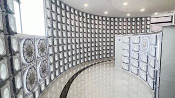 Edifício Shan Sum tem espaços para armazenar urnas funerárias que podem custar até US$ 430 mil; veja imagens
