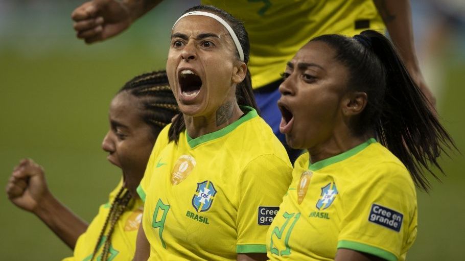 Jogadoras da Seleção Brasileira comemoram gol contra o Panamá
