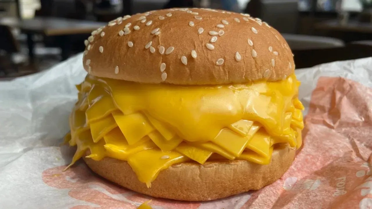 Burger King Da Tailândia Lança “hambúrguer Sem Carne E Com 20 Fatias De Queijo” 