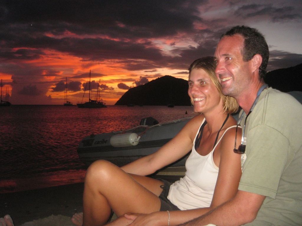 Liesbet tomou uma decisão espontânea de ficar com Mark. Na foto, o casal vendo o pôr do sol numa praia na Martinica.