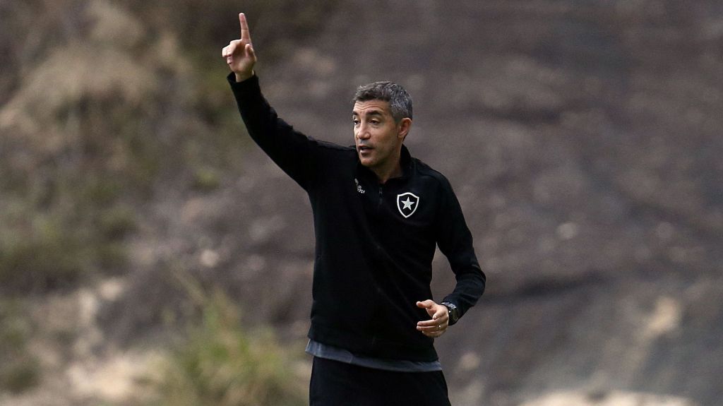 Português Bruno Lage pode fazer sua estreia como técnico do Botafogo