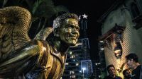 Botafogo inaugura estátua de Garrincha, e filha se emociona; veja fotos