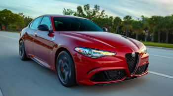 Montadora de carros italianos fica no topo da categoria de marcas de luxo e em terceiro no ranking geral