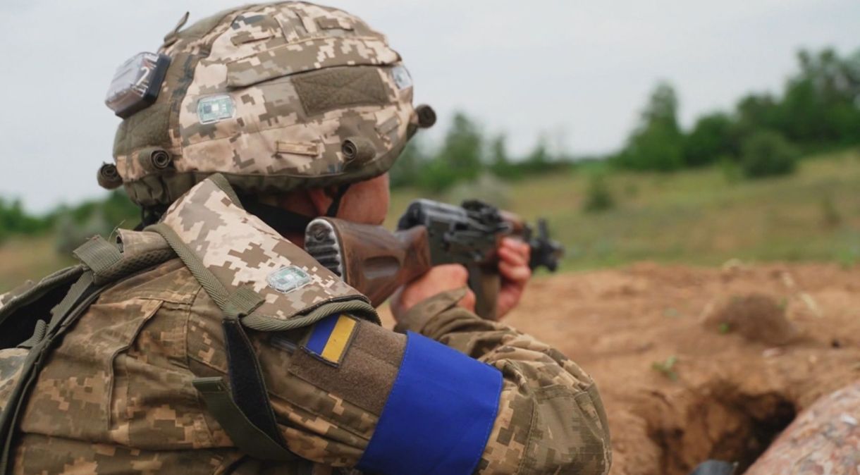 CNN tem acesso ao treinamento de soldados ucranianos