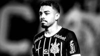 Jogador do Corinthians desabafa nas redes após ofensas: “Racistas de m…”