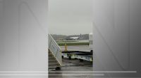 Avião da Latam derrapa em pouso, sai da pista e fecha aeroporto em Florianópolis; veja vídeo