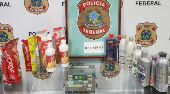 Homem foi detido em flagrante com produtos domésticos, alimentícios e medicamentos após fiscalização de rotina nas bagagens despachadas por agentes da Polícia Federal