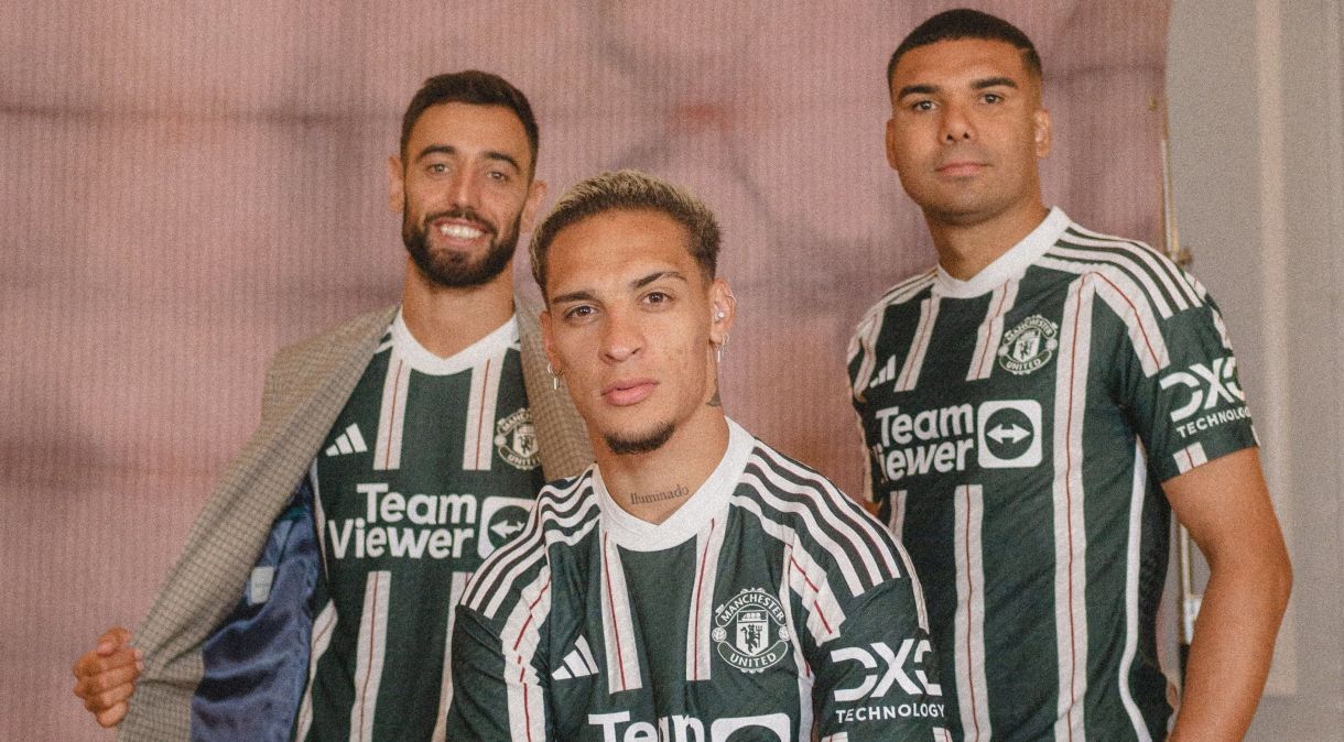 Bruno Fernandes, Antony e Casemiro com a nova camisa de visitante do Manchester United