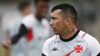 Vasco: disposição de Medel em treino empolga torcida; assista!