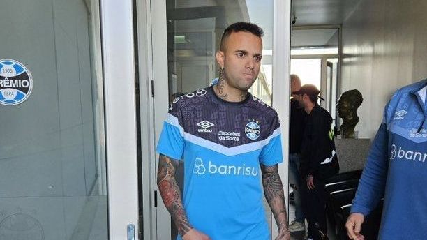 Luan já está no CT do Grêmio para realizar exames