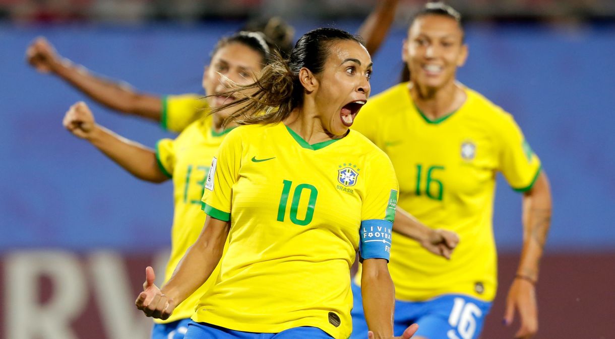 Marta celebra gol marcado na Copa do Mundo de 2019, na França