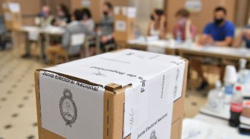 Assim como no Brasil, voto é obrigatório no país vizinho; eleitores que não comparecerem às urnas devem pagar multa