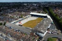 Estreia do modesto Luton Town em casa na Premier League é adiada por falta de estrutura