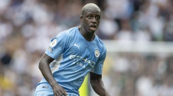 Lateral-esquerdo francês teve seu contrato rescindido com o Manchester City durante o processo