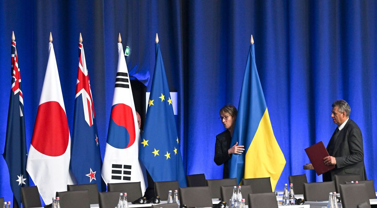 O contingente Ásia-Pacífico nas negociações da Otan inclui o primeiro-ministro japonês, Fumio Kishida, o presidente sul-coreano, Yoon Suk Yeol, o primeiro-ministro australiano, Anthony Albanese, e o primeiro-ministro da Nova Zelândia, Chris Hipkins.