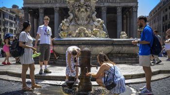Partes da Espanha, França, Grécia, Croácia e Itália estão enfrentando calor intenso, com temperaturas acima de 40 graus Celsius; impacto ocorre na época de mais presença de turistas nestes países