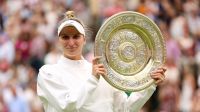 Vondrousova bate Ons Jabeur e se torna a 1ª não cabeça de chave a conquistar Wimbledon