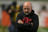 Após agressão a Pedro, diretoria teme que Sampaoli perca o controle do time