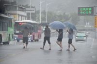 Supertufão pode despejar mais de 1000 milímetros de chuva na China, enquanto outra tempestade mortal se aproxima