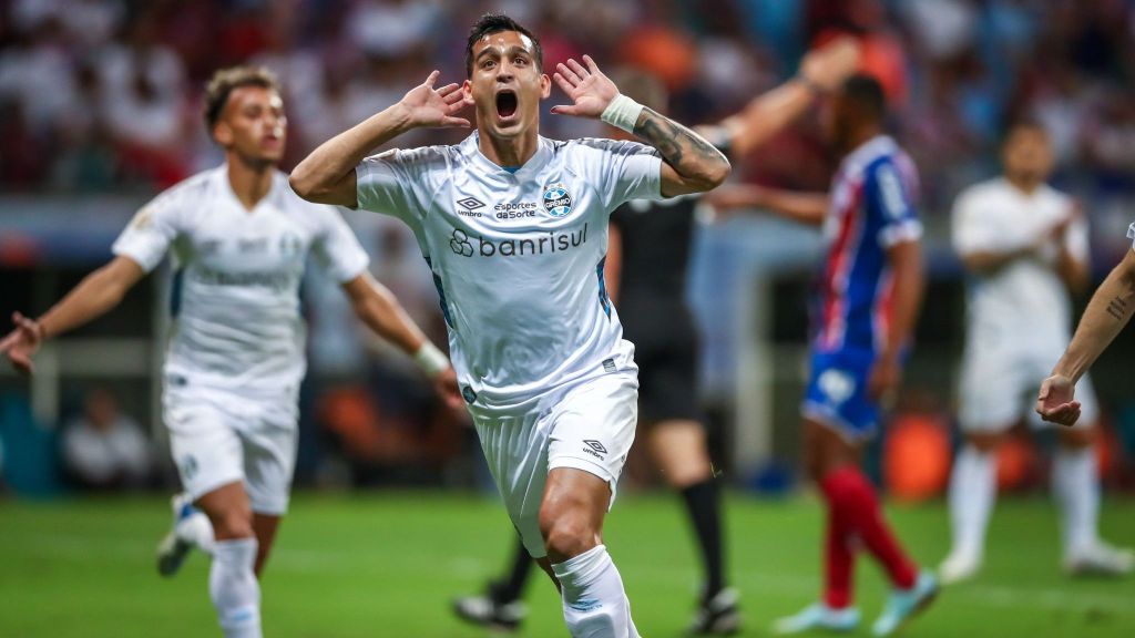 Cristaldo comemora o primeiro gol do Grêmio sobre o Bahia na Fonte Nova