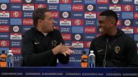 Luxemburgo puxa samba para tranquilizar jovem do Corinthians em entrevista; veja a cena