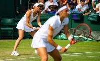 Luisa Stefani vence e vai às quartas de final de duplas em Wimbledon