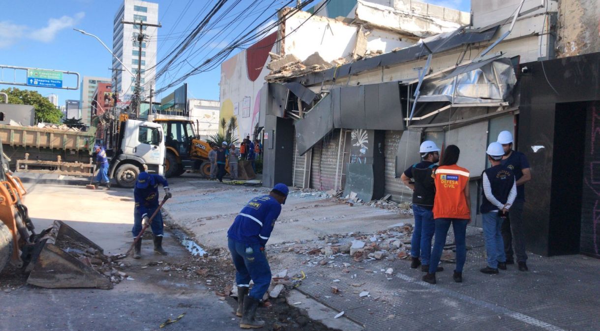 Prédio comercial desaba no Recife três dias após desabamento que deixou 14 mortos