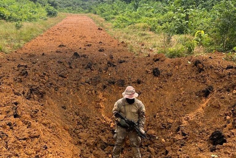 Forças Armadas destroem pista de pouso clandestina em Terra Yanomami