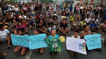 Incidente aconteceu no último domingo (23); familiares dizem que garoto estava brincando na frente de casa