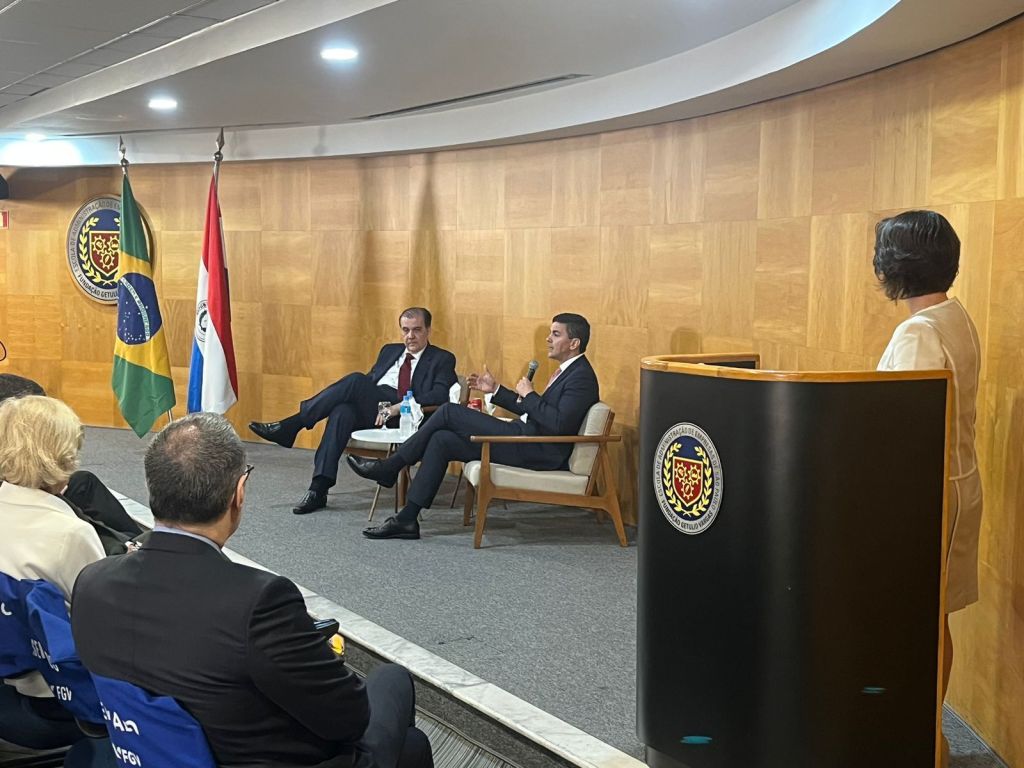 FGV recebe presidente eleito do Paraguai, Santiago Peña, em palestra sobre visão e liderança