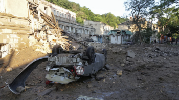 Outras 19 pessoas, incluindo quatro crianças, ficaram feridas, de acordo com o Comando Operacional do sul da Ucrânia