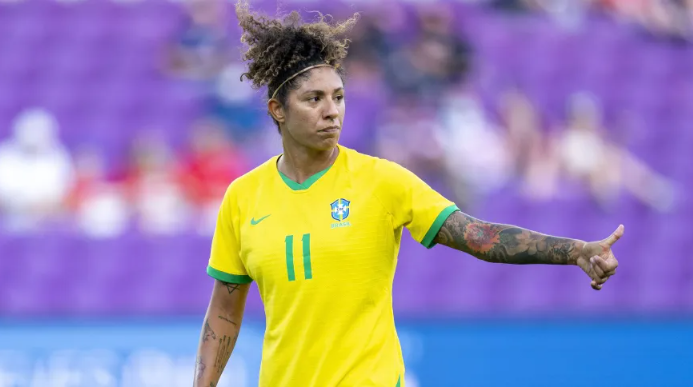 Cristiane com a camisa da Seleção