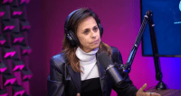 Atriz diz em podcast que enfermeiras se arrumam para “catar médicos” e causa repúdio de profissionais